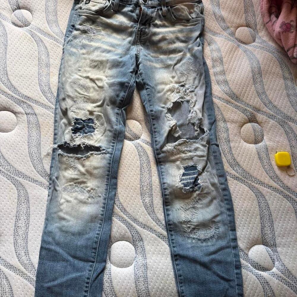 Description super distressed kancan skinny